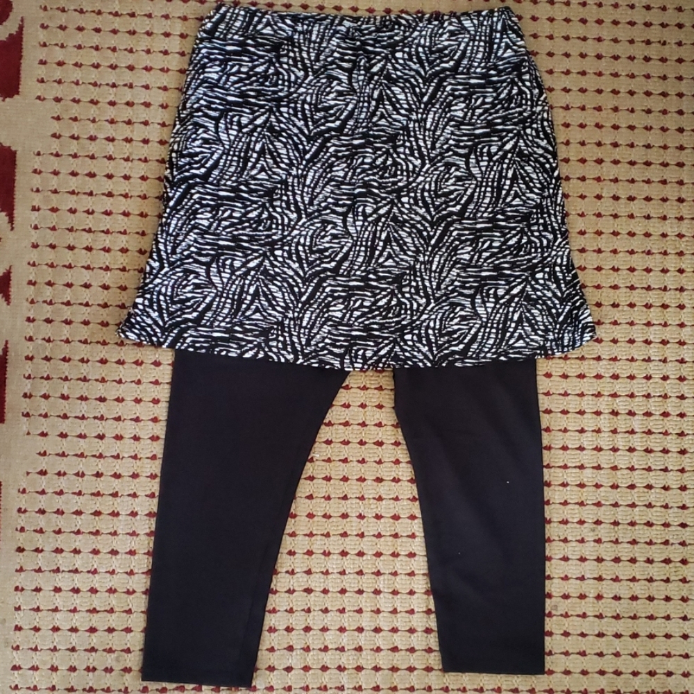 Crop Leggings with built in skirt